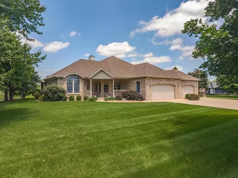 581 Fairway Dr, El Paso, IL 61738 photo 1