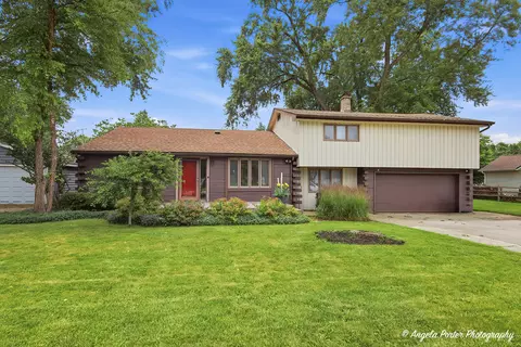 7511 Cedar Dr, Wonder Lake, IL 60097