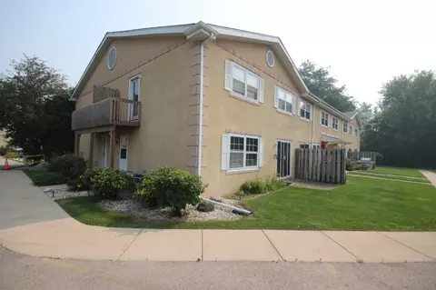 1142 Greenwood Cir, Woodstock, IL 60098