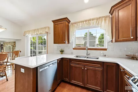 Kitchen - 6708 Langsford Ln, Plainfield, IL 60586 photo 3 of 3