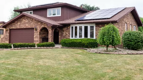 9157 S 83rd Ct, Hickory Hills, IL 60457