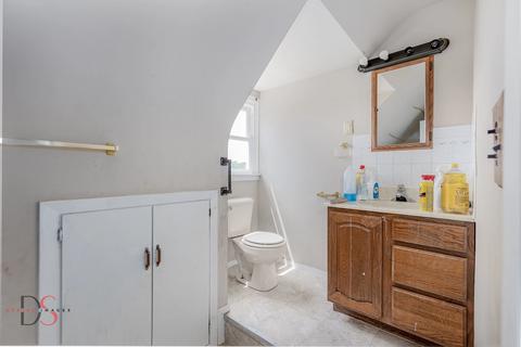 Bath - 217 20th Ave, Ottawa, IL 61350 photo 2 of 2