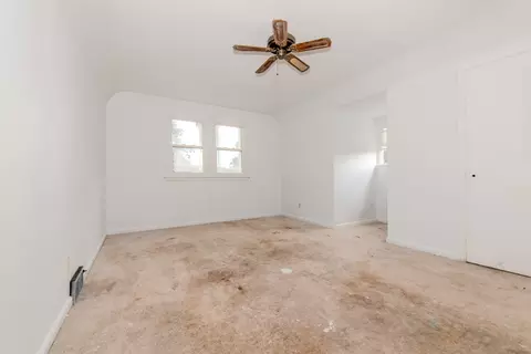 Bedroom - 217 20th Ave, Ottawa, IL 61350 photo 6 of 9