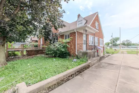 Exterior - 217 20th Ave, Ottawa, IL 61350 photo 5 of 6