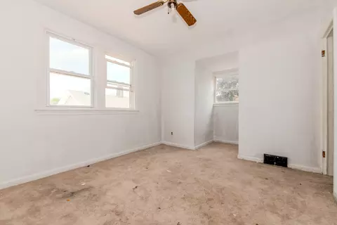 Bedroom - 217 20th Ave, Ottawa, IL 61350 photo 4 of 9