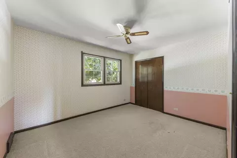 160 E Thompson Dr, Wheaton, IL 60189 photo 17