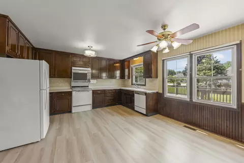 160 E Thompson Dr, Wheaton, IL 60189 photo 8