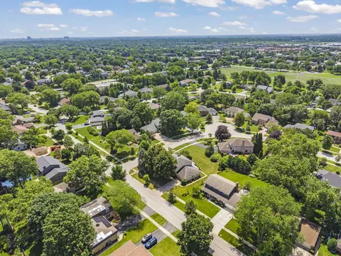 160 E Thompson Dr, Wheaton, IL 60189 photo 35