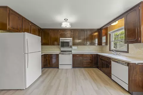160 E Thompson Dr, Wheaton, IL 60189 photo 9