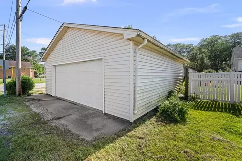 437 12th St, Silvis, IL 61282 photo 6