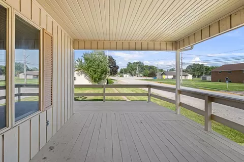 437 12th St, Silvis, IL 61282 photo 9