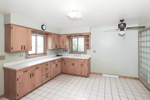 Kitchen - 101 N Eastern Ave, Bartlett, IL 60103 photo 4 of 5