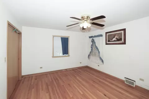 Bedroom - 101 N Eastern Ave, Bartlett, IL 60103 photo 4 of 6
