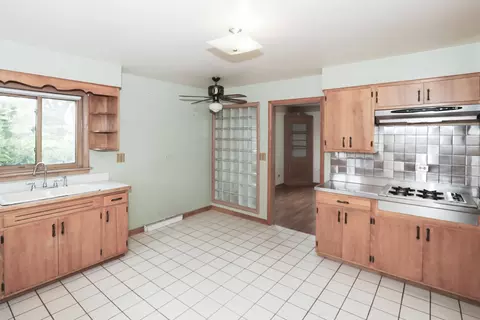 Kitchen - 101 N Eastern Ave, Bartlett, IL 60103 photo 5 of 5