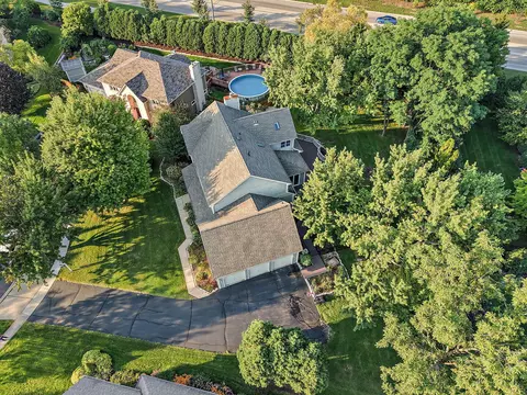 View/Area - 1345 Chadwick Ct, Dundee, IL 60118 photo 3 of 10