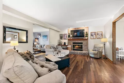 Living - 1345 Chadwick Ct, Dundee, IL 60118 photo 4 of 4