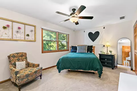 Bedroom - 1345 Chadwick Ct, Dundee, IL 60118 photo 3 of 4