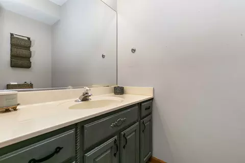 Bath - 1345 Chadwick Ct, Dundee, IL 60118 photo 1 of 4