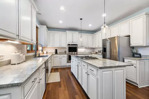 Kitchen - 1345 Chadwick Ct, Dundee, IL 60118 photo 2 of 6