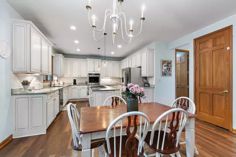 Kitchen - 1345 Chadwick Ct, Dundee, IL 60118 photo 1 of 6