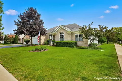 4641 4th St, Winthrop Harbor, IL 60096