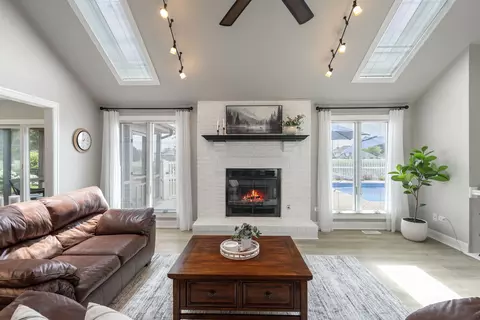 Living - 252 Miller St, Beecher, IL 60401 photo 3 of 3