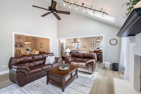 Living - 252 Miller St, Beecher, IL 60401 photo 2 of 3