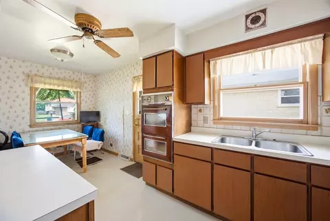 349 Elk Blvd, Des Plaines, IL 60016 photo 2
