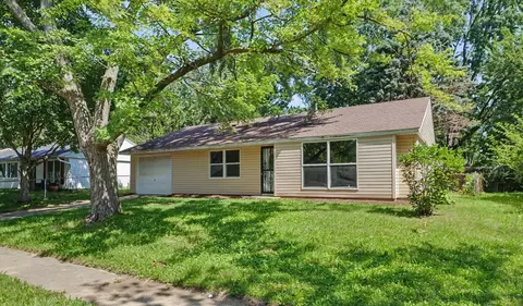 3316 Kimberly Dr, Champaign, IL 61821 photo 2