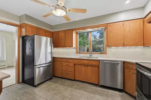 4213 35 Ave, Moline, IL 61265 photo 10