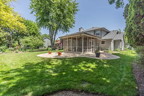 Exterior - 6 Spinnaker Ct, Third Lake, IL 60030 photo 7 of 9