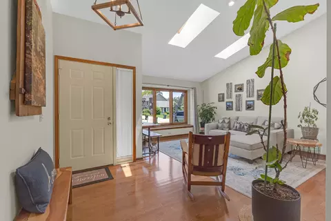 Entry Way - 6 Spinnaker Ct, Third Lake, IL 60030 photo 1 of 2