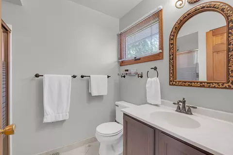 Bath - 6 Spinnaker Ct, Third Lake, IL 60030 photo 2 of 3