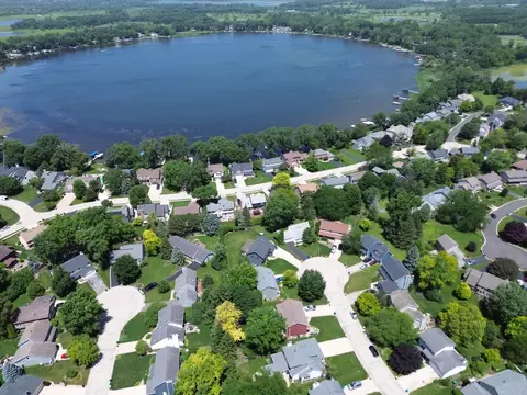 View/Area - 6 Spinnaker Ct, Third Lake, IL 60030 photo 2 of 4