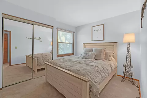 Bedroom - 6 Spinnaker Ct, Third Lake, IL 60030 photo 3 of 3