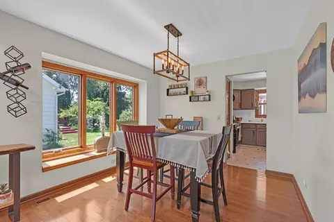 Dining - 6 Spinnaker Ct, Third Lake, IL 60030 photo 2 of 2