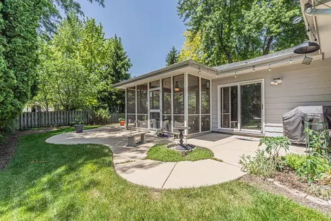 Exterior - 6 Spinnaker Ct, Third Lake, IL 60030 photo 8 of 9