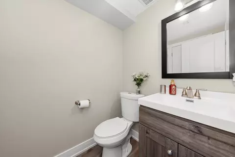 Bath - 7457 W 64th St, Summit, IL 60501 photo 2 of 4