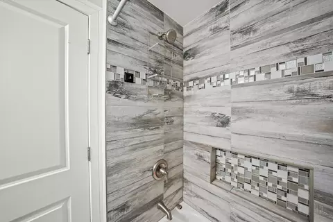 Bath - 7457 W 64th St, Summit, IL 60501 photo 4 of 4