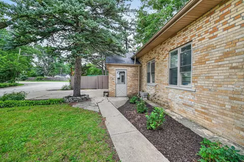 Exterior - 75 N 2nd Ave, Des Plaines, IL 60016 photo 5 of 6