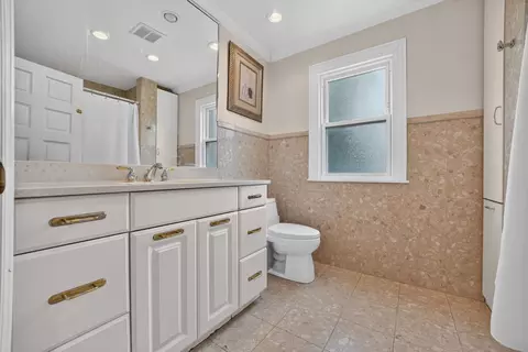 Bath - 75 N 2nd Ave, Des Plaines, IL 60016 photo 4 of 7