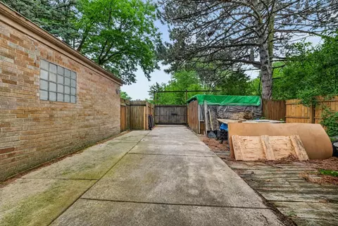Exterior - 75 N 2nd Ave, Des Plaines, IL 60016 photo 4 of 6