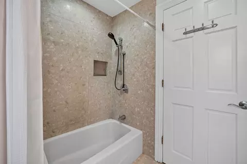 Bath - 75 N 2nd Ave, Des Plaines, IL 60016 photo 5 of 7