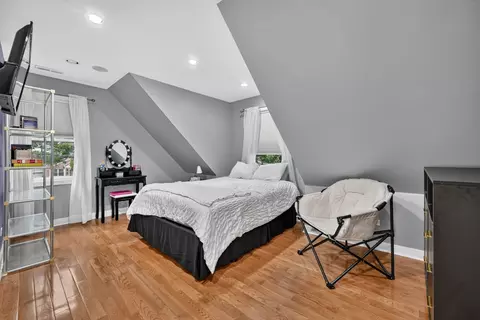 Bedroom - 75 N 2nd Ave, Des Plaines, IL 60016 photo 4 of 5