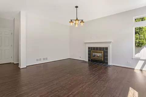 7422 Korbel Dr, Gurnee, IL 60031 photo 10