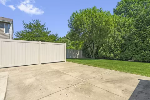 7422 Korbel Dr, Gurnee, IL 60031 photo 25