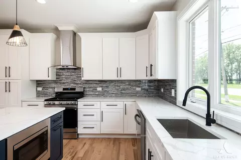 Kitchen - 7957 W 73 Pl, Bridgeview, IL 60455 photo 4 of 4