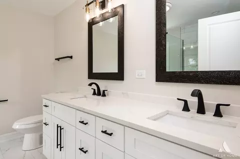 Bath - 7957 W 73 Pl, Bridgeview, IL 60455 photo 1 of 6