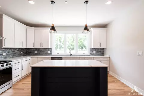 Kitchen - 7957 W 73 Pl, Bridgeview, IL 60455 photo 3 of 4