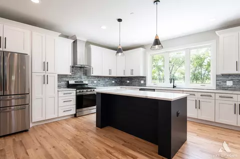 Kitchen - 7957 W 73 Pl, Bridgeview, IL 60455 photo 2 of 4